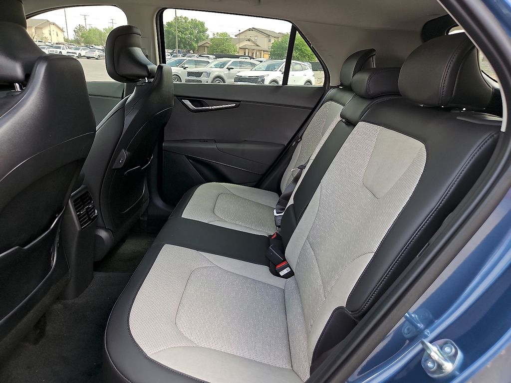2025 Kia Niro SX Touring - Photo 15