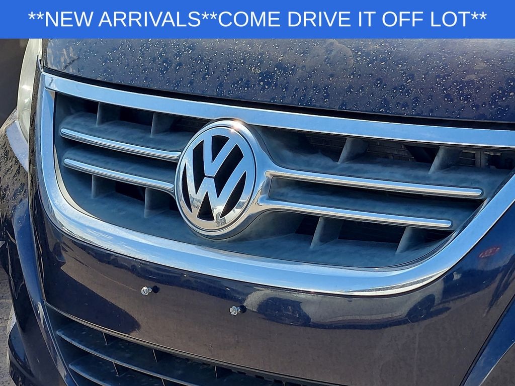 Used 2010 Volkswagen Routan SE Minivan/Van