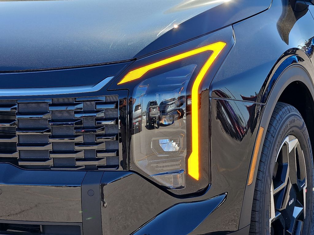 2026 Kia Sportage EX - Photo 9