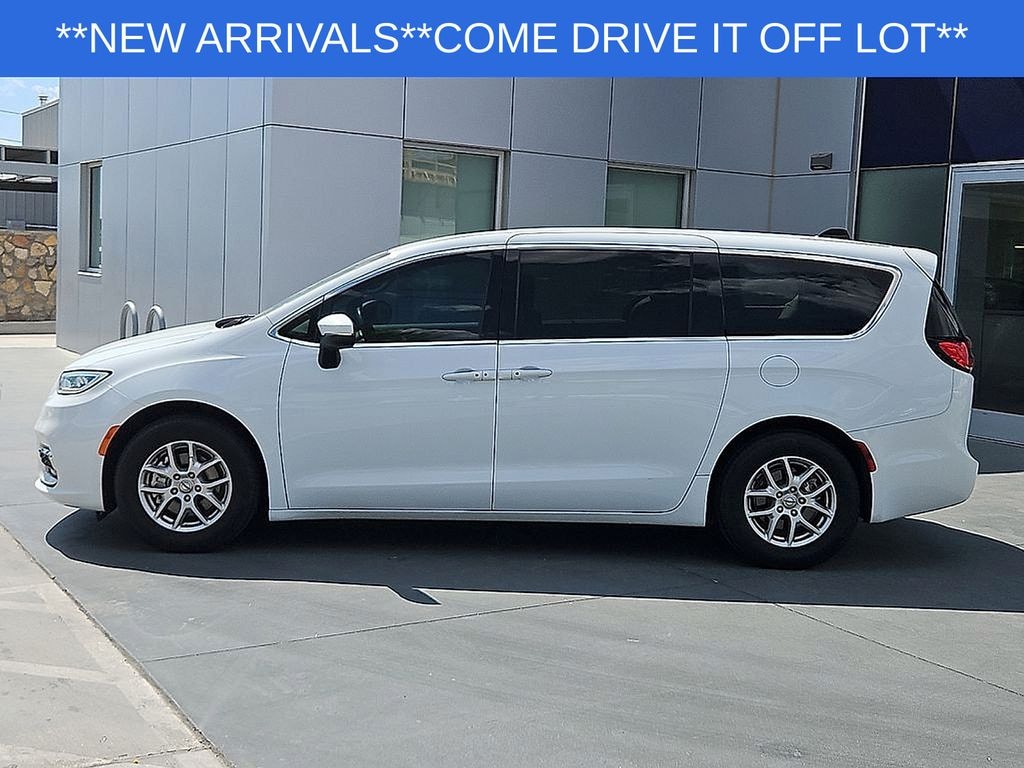 Used 2023 Chrysler Pacifica Touring L Minivan/Van