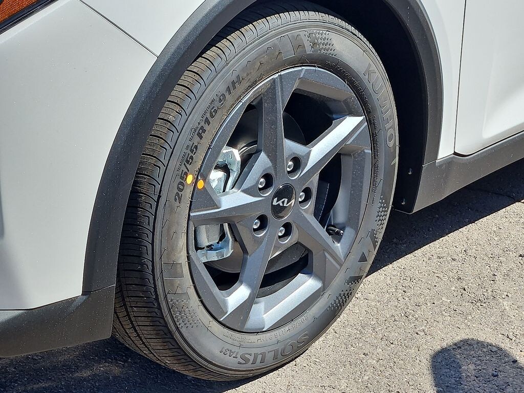 New 2026 Kia K4 LXS Sedan
