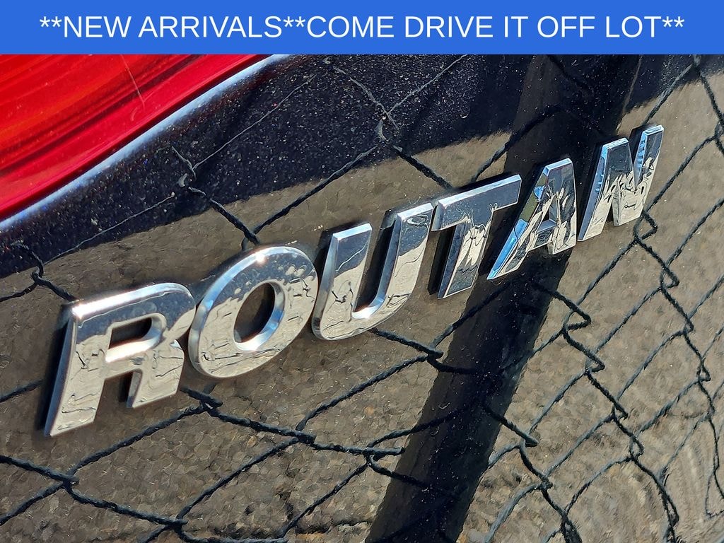 Used 2010 Volkswagen Routan SE Minivan/Van