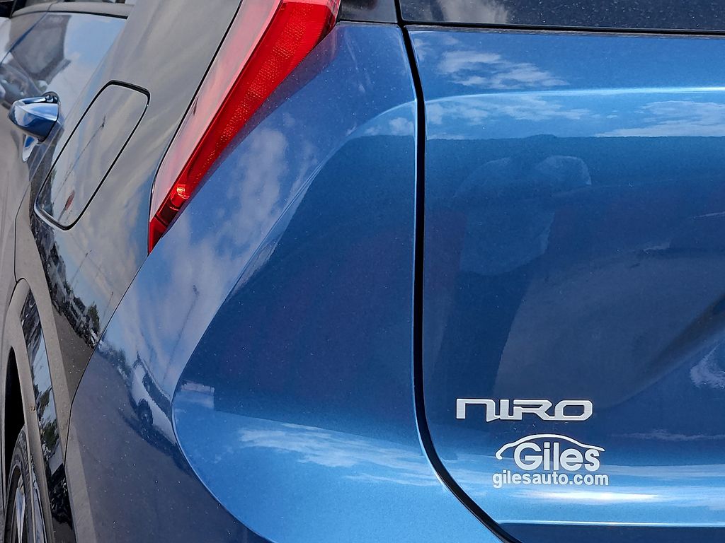 2025 Kia Niro SX Touring - Photo 12