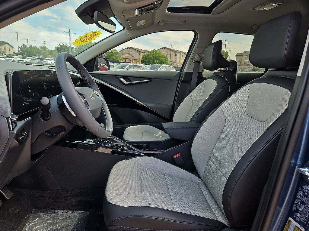 2025 Kia Niro SX Touring - Photo 19