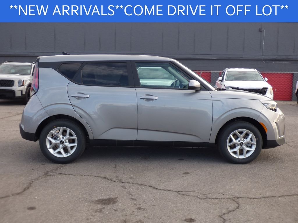 New 2025 Kia Soul LX Hatchback