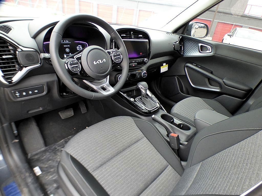 2025 Kia Soul EX - Photo 11