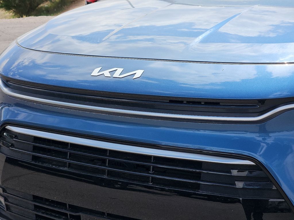 2025 Kia Niro SX Touring - Photo 8