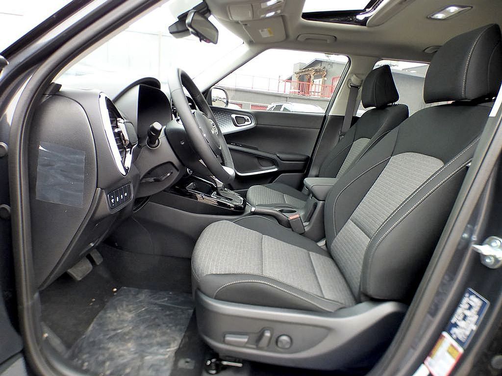 2025 Kia Soul EX - Photo 14