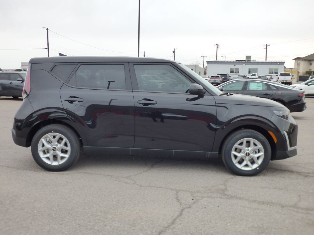 New 2025 Kia Soul LX Hatchback