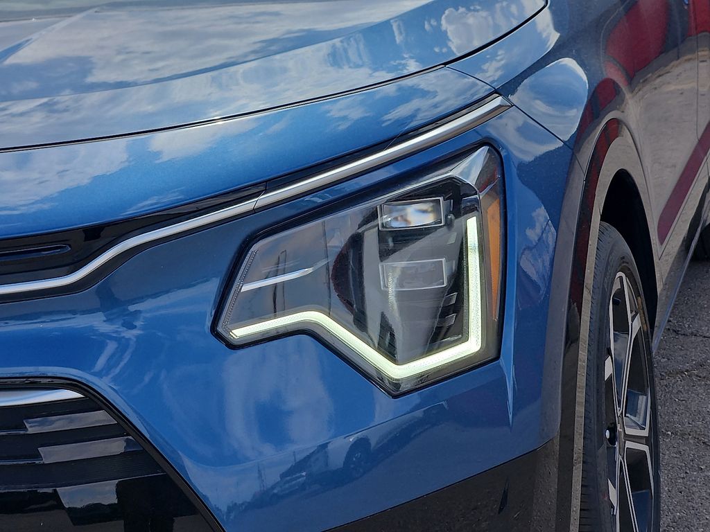 2025 Kia Niro SX Touring - Photo 9