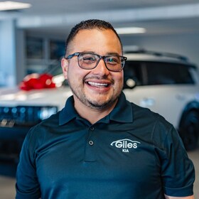 Staff member Victor Pasillas from ID_b554ca