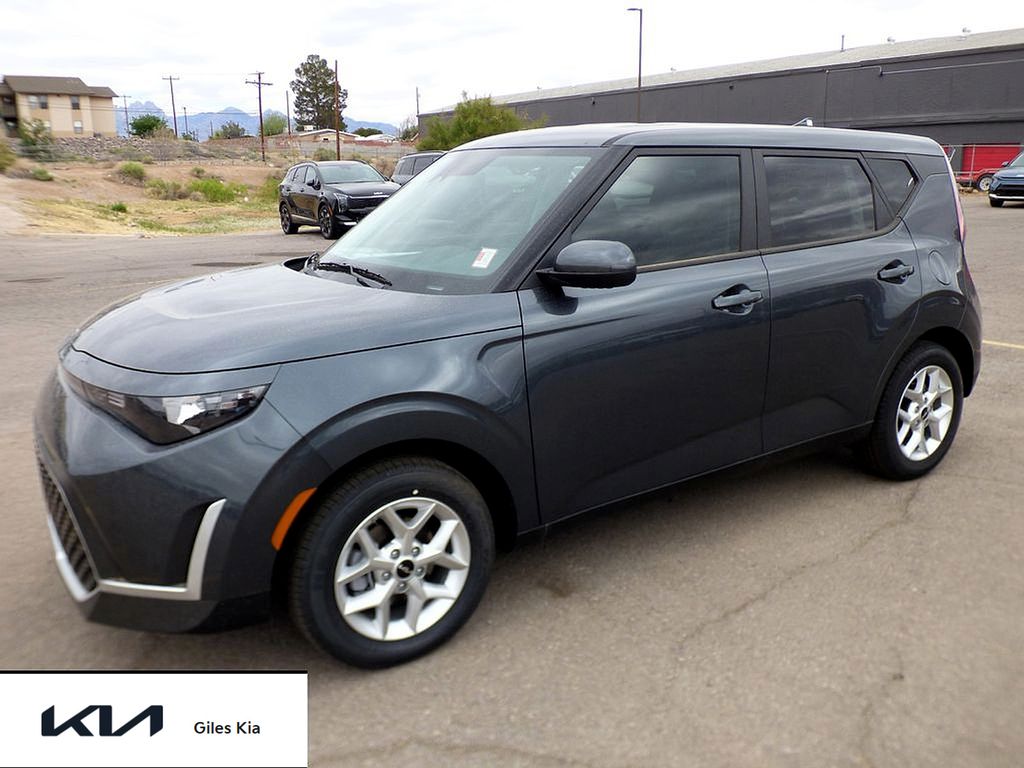 2025 Kia Soul 2.0L LX IVT's photo