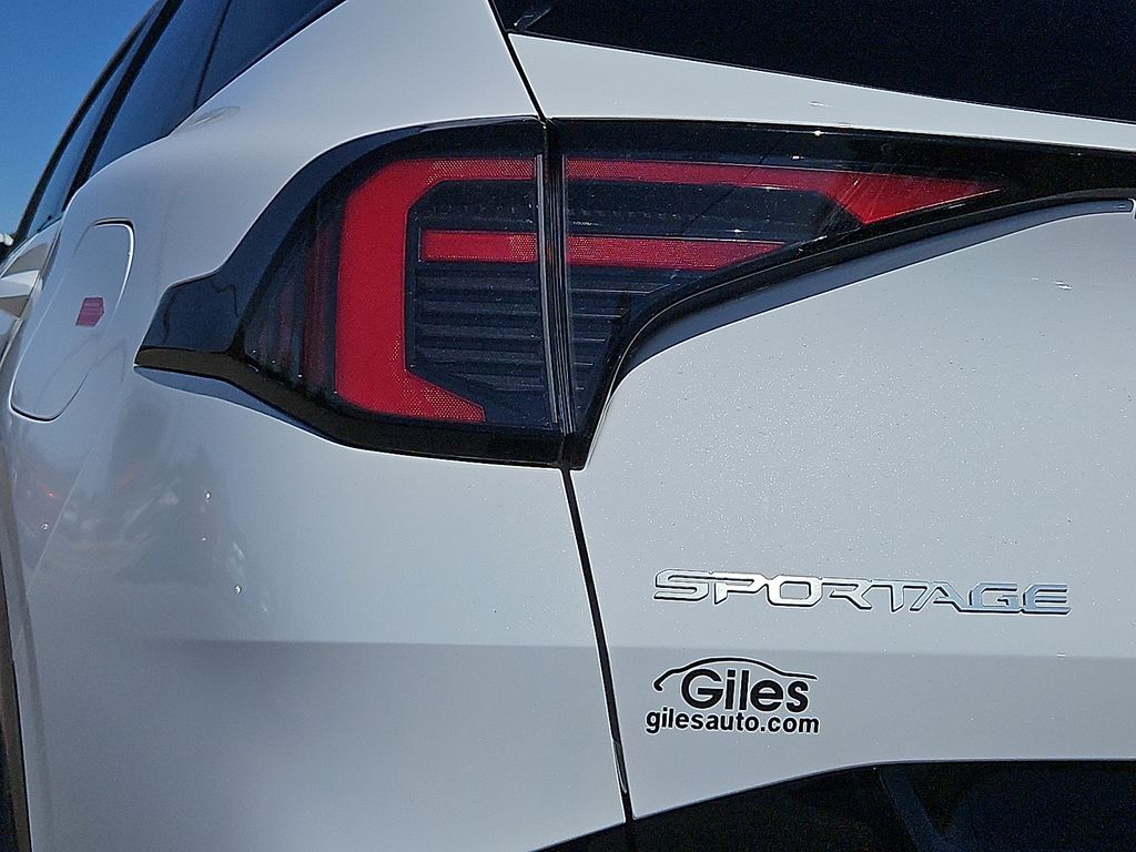 2026 Kia Sportage EX - Photo 12