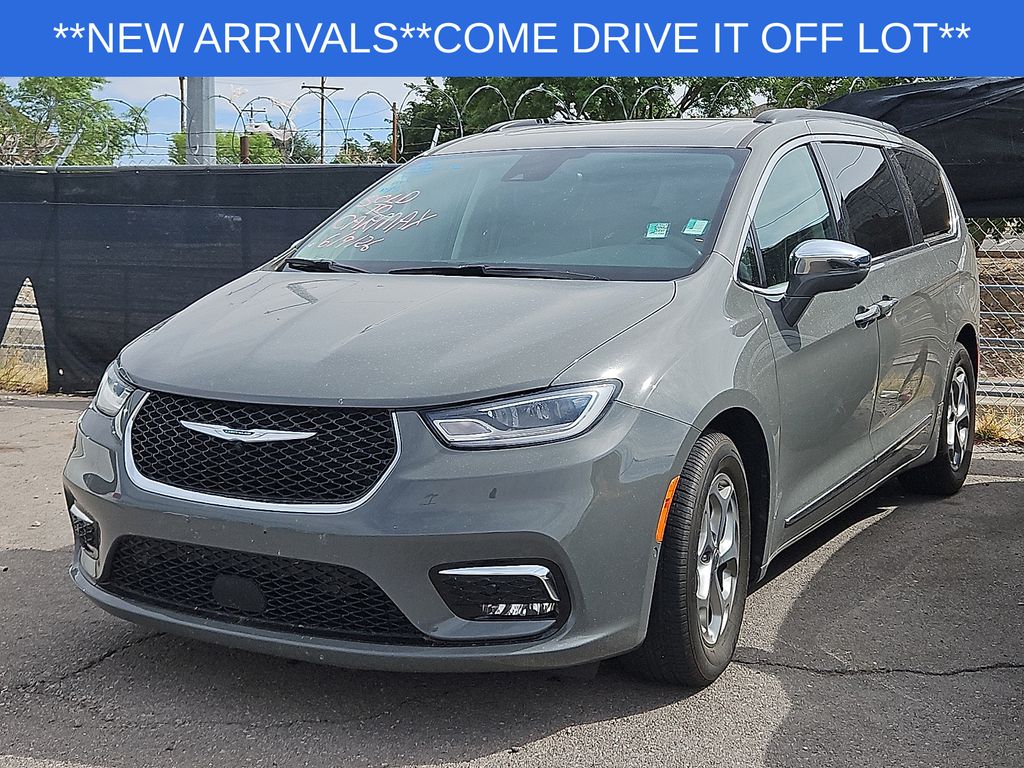 2022 Chrysler Pacifica Limited's photo