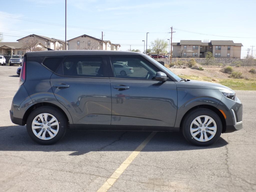 New 2025 Kia Soul LX Hatchback