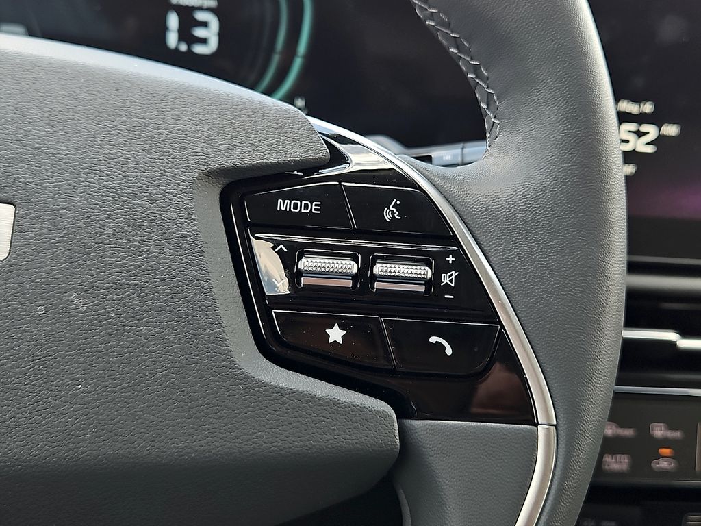 2025 Kia Niro SX Touring - Photo 23
