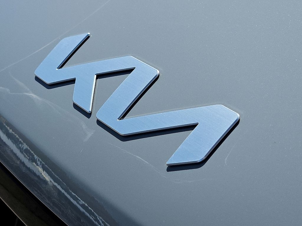 New 2027 Kia Carnival LX Van Passenger Van