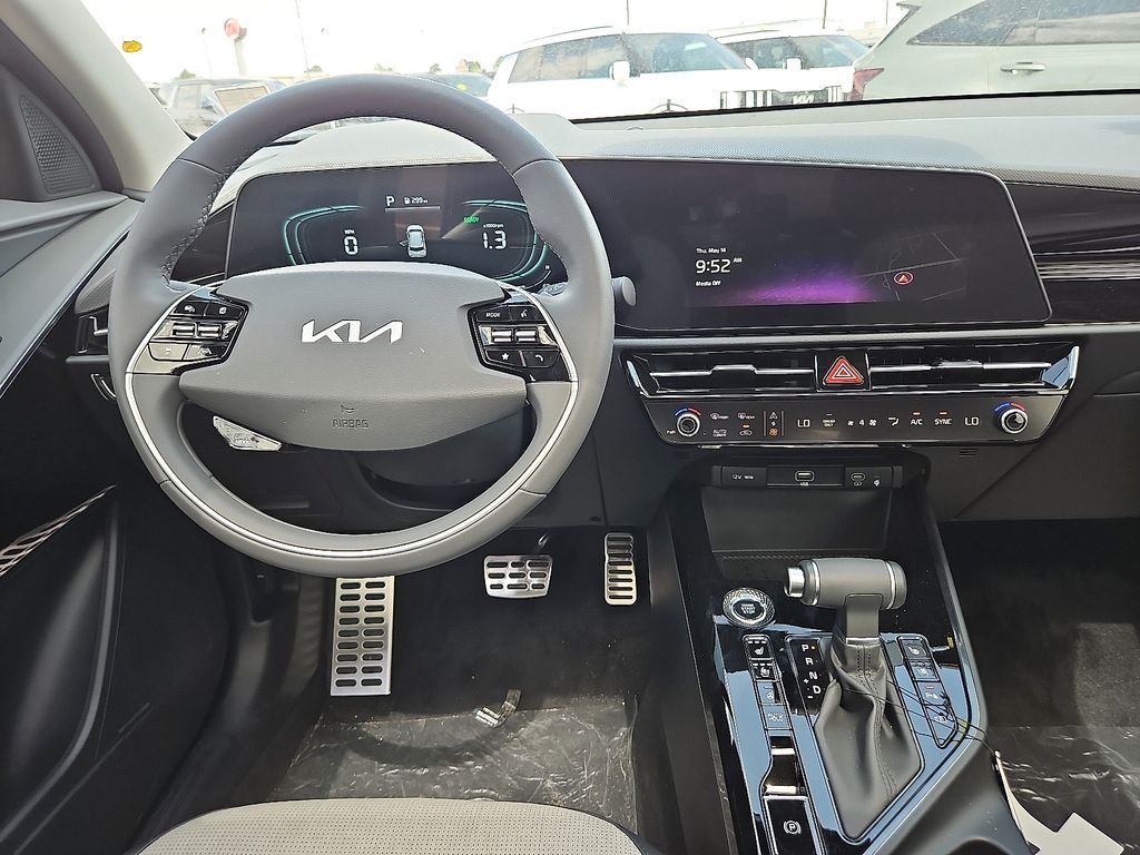 2025 Kia Niro SX Touring - Photo 16