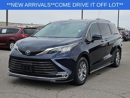 2022 Toyota Sienna XLE Minivan/Van