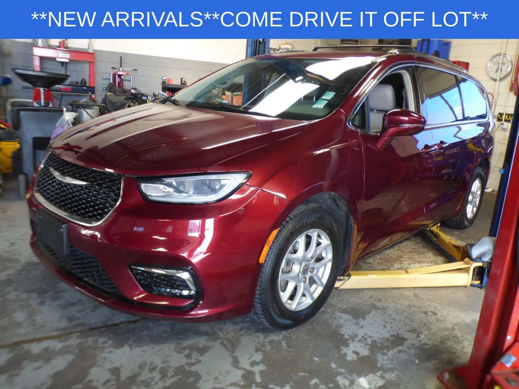 2021 Chrysler Pacifica Touring L's photo