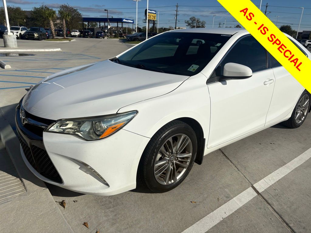 2017 Toyota Camry SE's photo