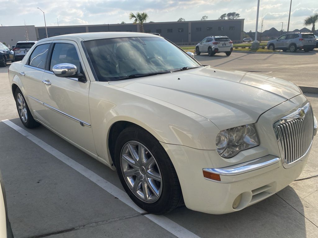 2010 Chrysler 300's photo