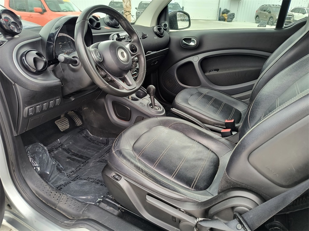 Used 2016 smart fortwo passion with VIN WMEFJ5DA2GK068436 for sale in Lafayette, LA