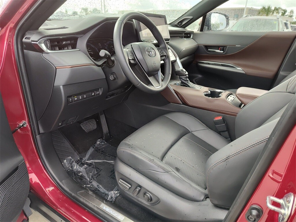 2024 Toyota Venza Limited photo 2