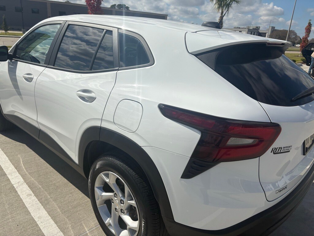 2024 Chevrolet Trax LS photo 2