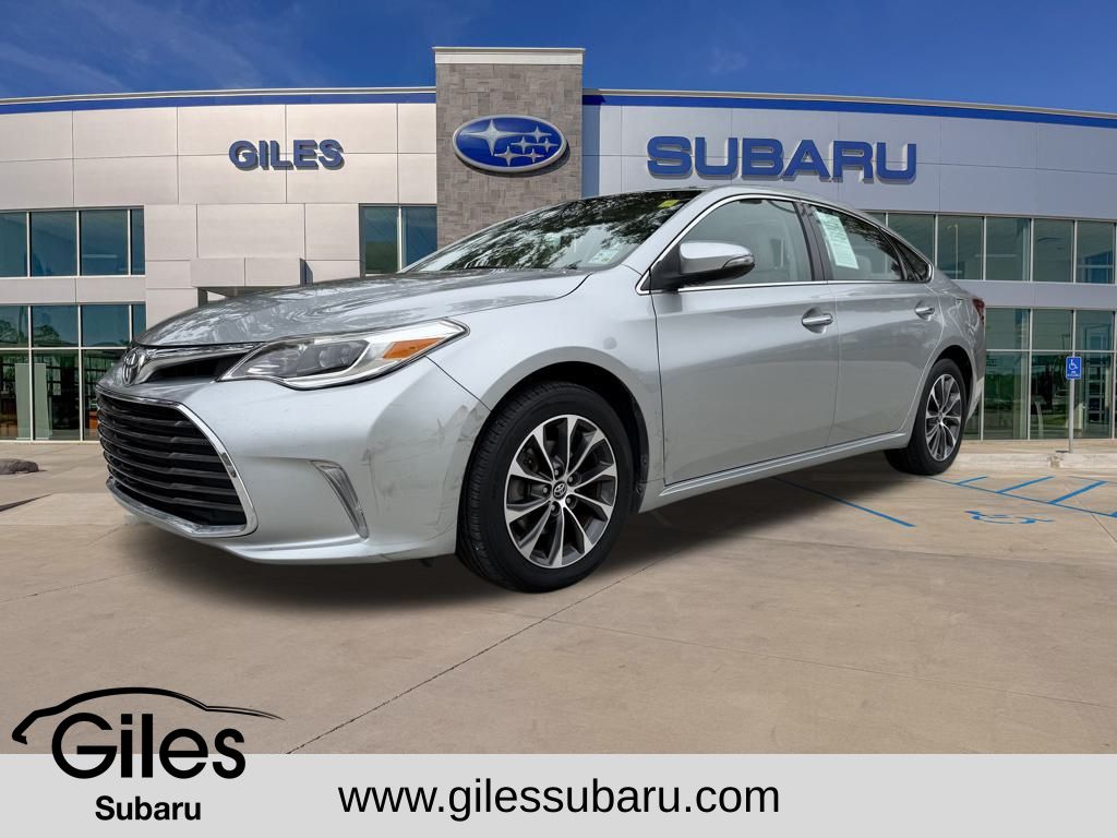 2016 Toyota Avalon XLE's photo