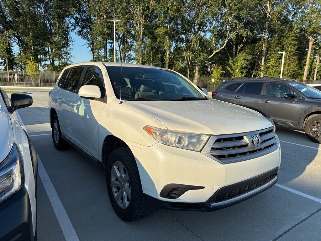 2011 Toyota Highlander SE photo 2