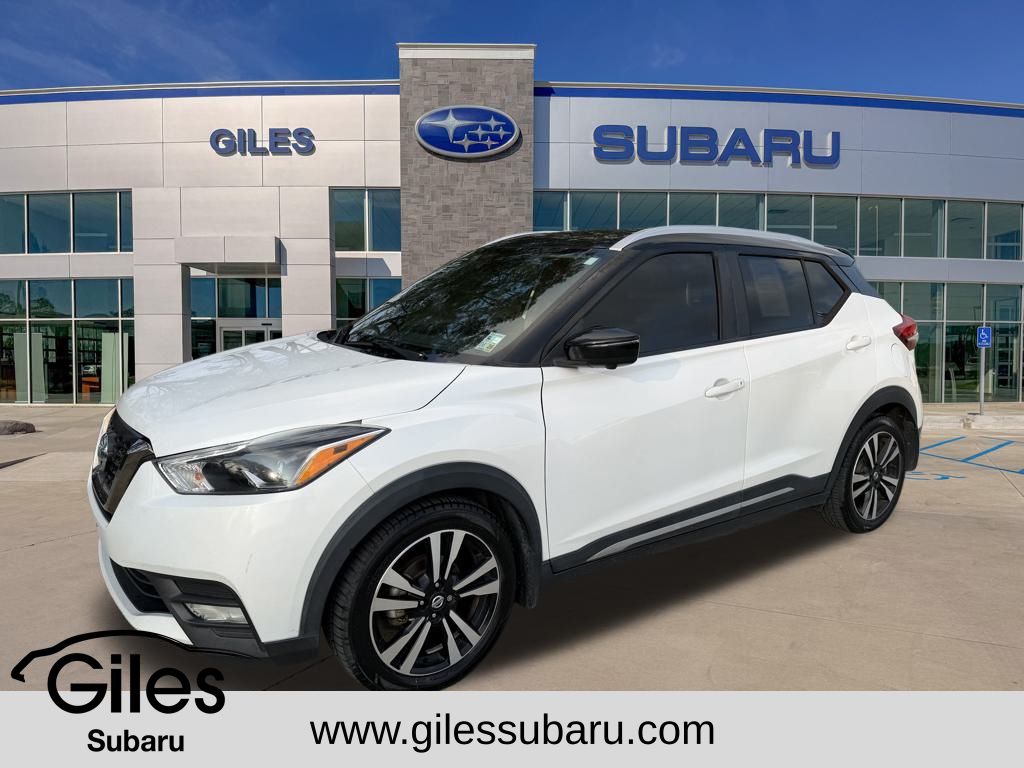 2020 Nissan Kicks SR's photo