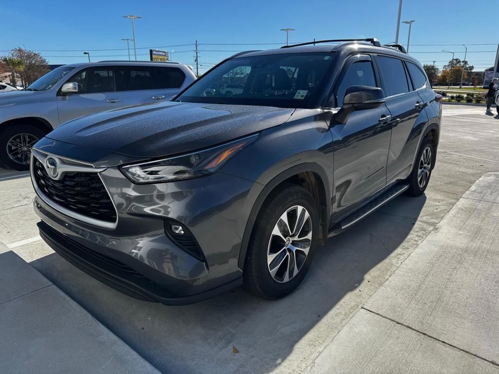 2024 Toyota Highlander XLE's photo