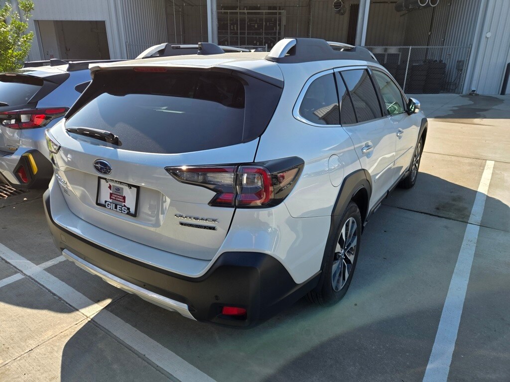 2025 Subaru Outback Touring XT photo 3