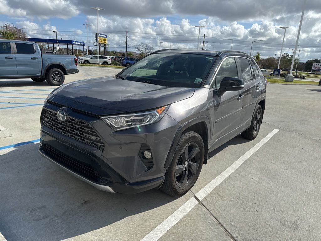 2020 Toyota RAV4 XSE's photo
