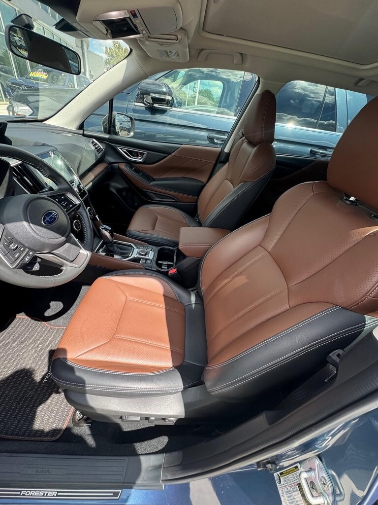 2023 Subaru Forester Touring photo 3