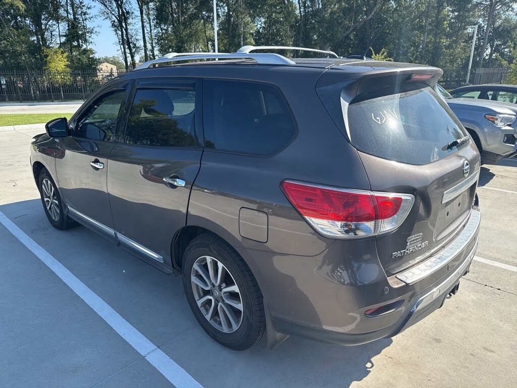 2015 Nissan Pathfinder SL photo 4