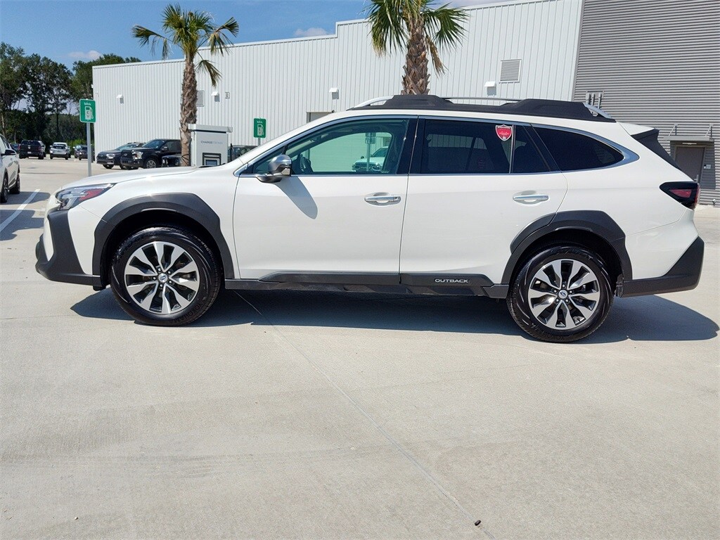 2023 Subaru Outback Touring photo 3