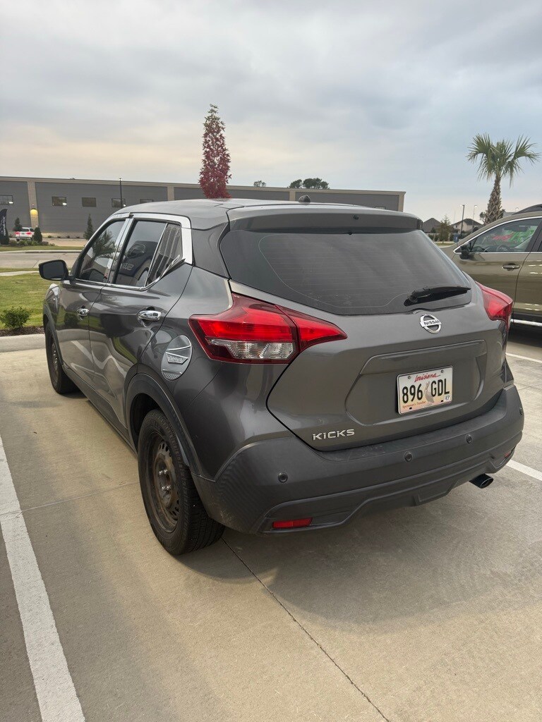 2020 Nissan Kicks S photo 2