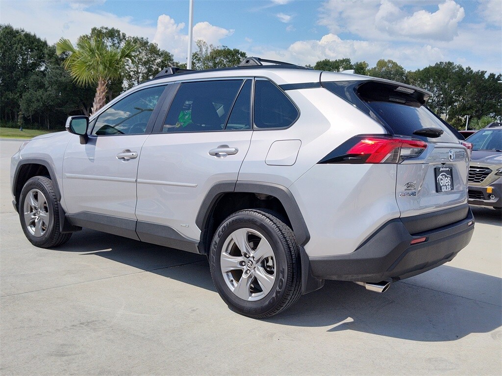 2024 Toyota RAV4 Hybrid XLE photo 3