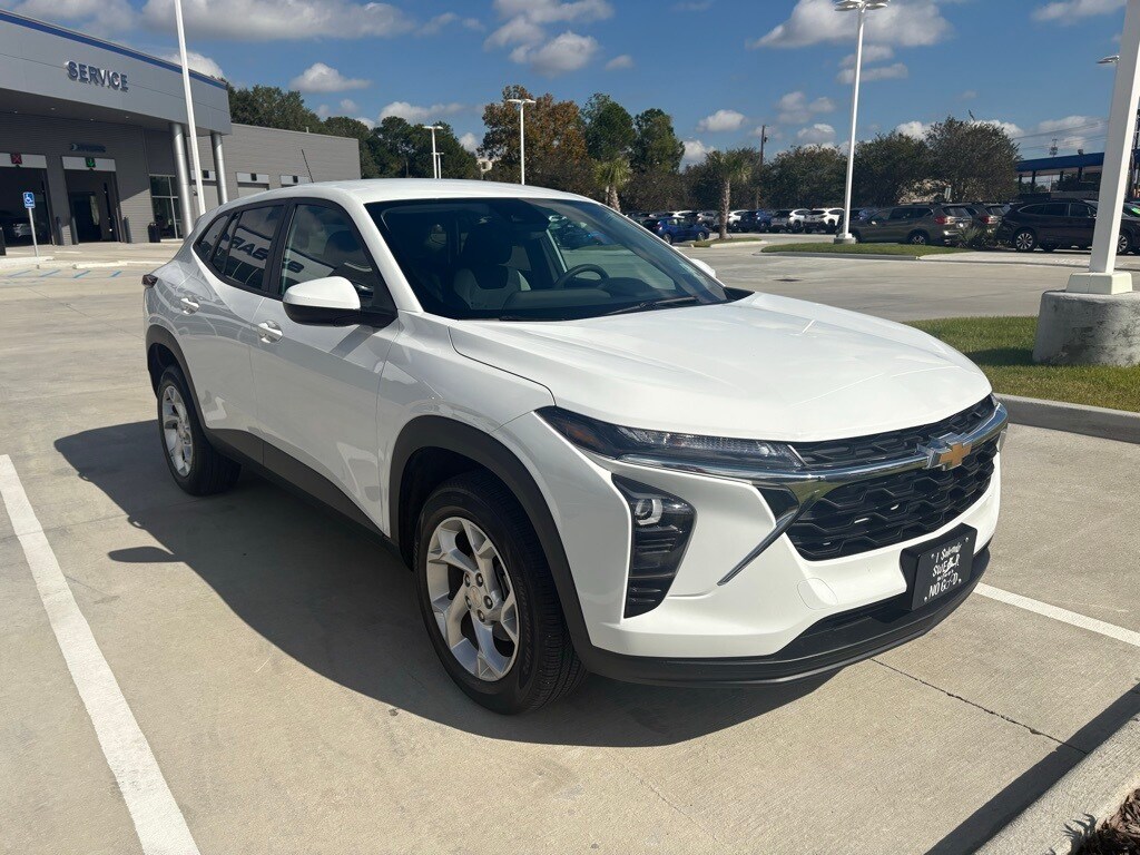 2024 Chevrolet Trax LS photo 3