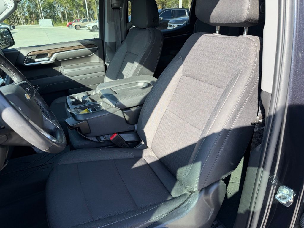 2022 Chevrolet Silverado 1500 LT Texas Edition photo 2
