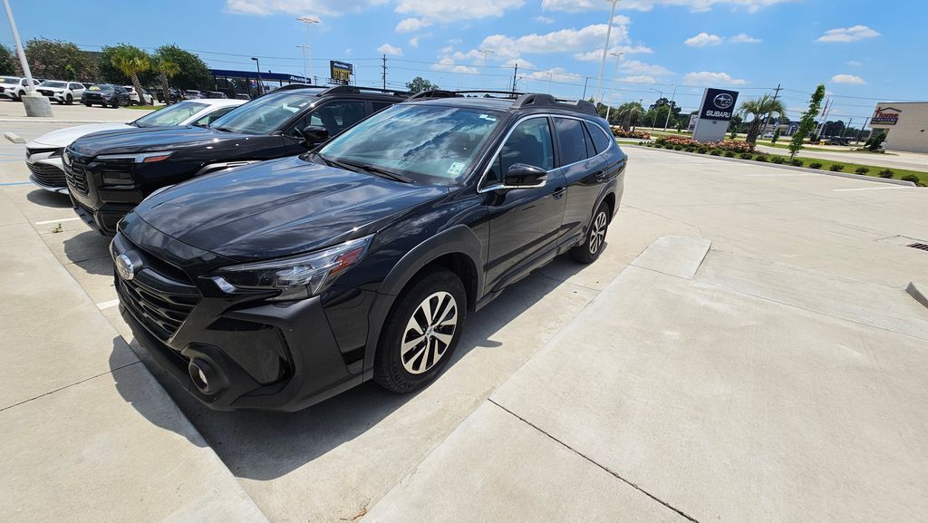 2024 Subaru Outback Premium's photo