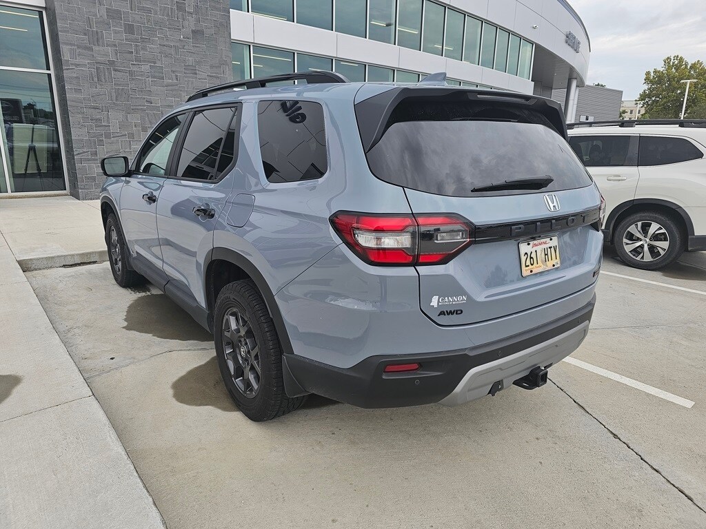 2024 Honda Pilot TrailSport photo 2