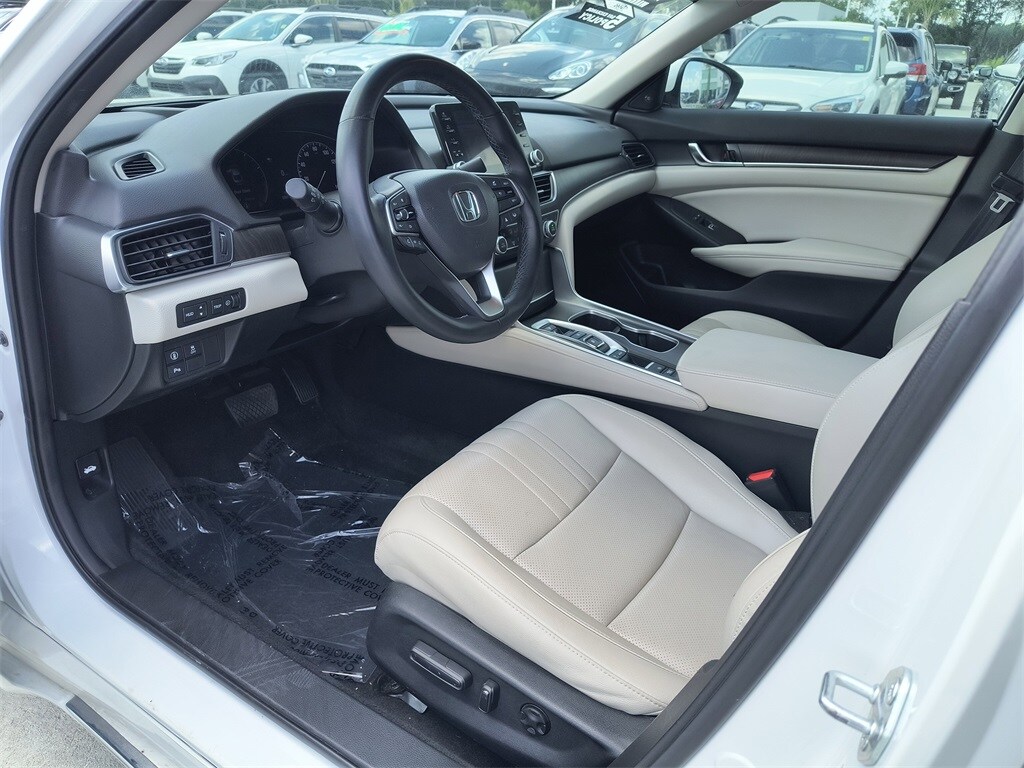 2022 Honda Accord Touring 2.0T photo 2