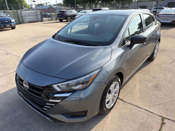 2025 Nissan Versa 1.6 S CVT's photo