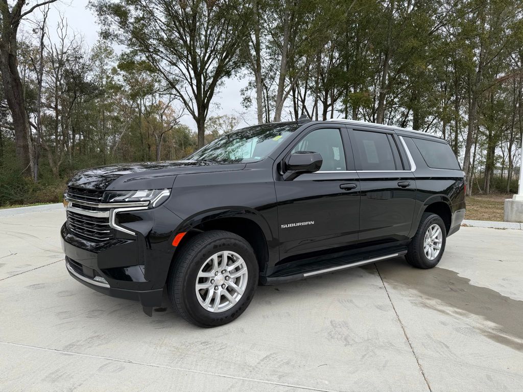 2022 Chevrolet Suburban LT's photo