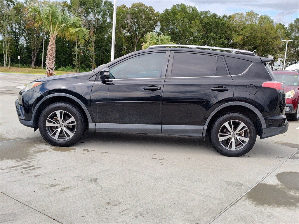 2016 Toyota RAV4 XLE photo 3