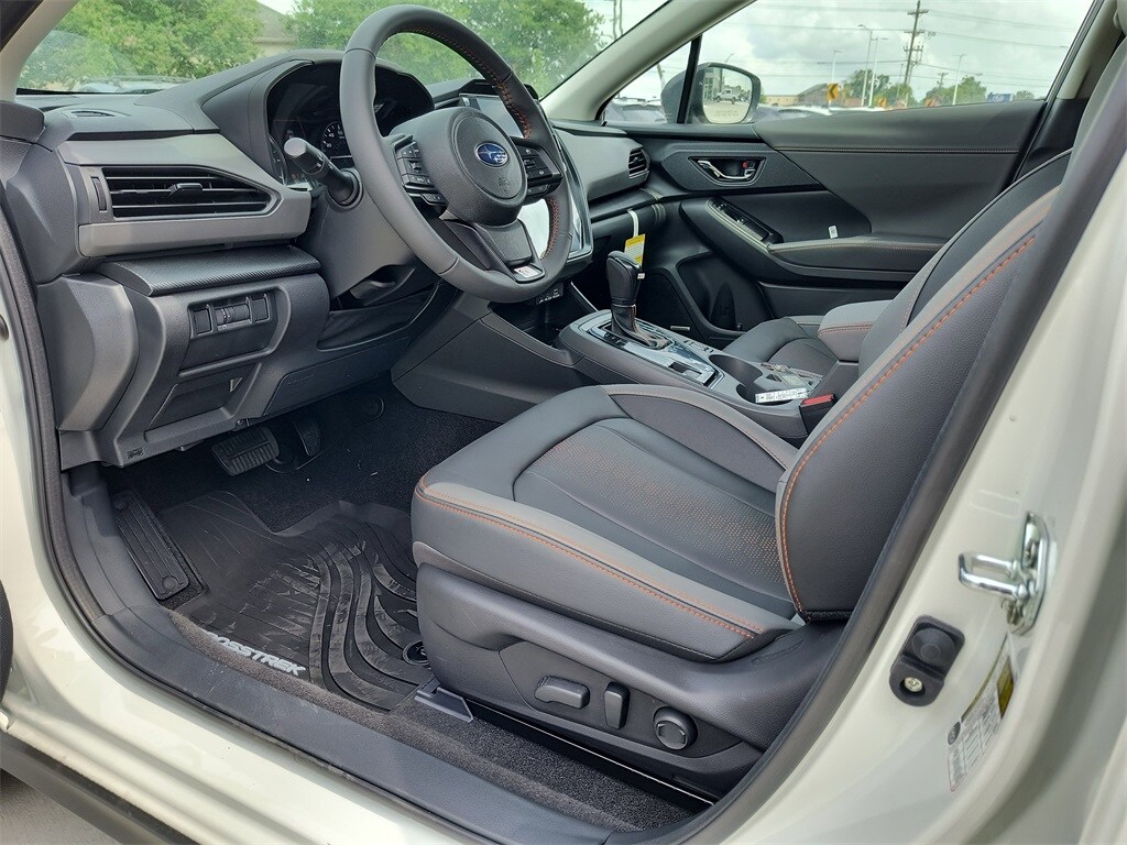 2025 Subaru Crosstrek Limited photo 2