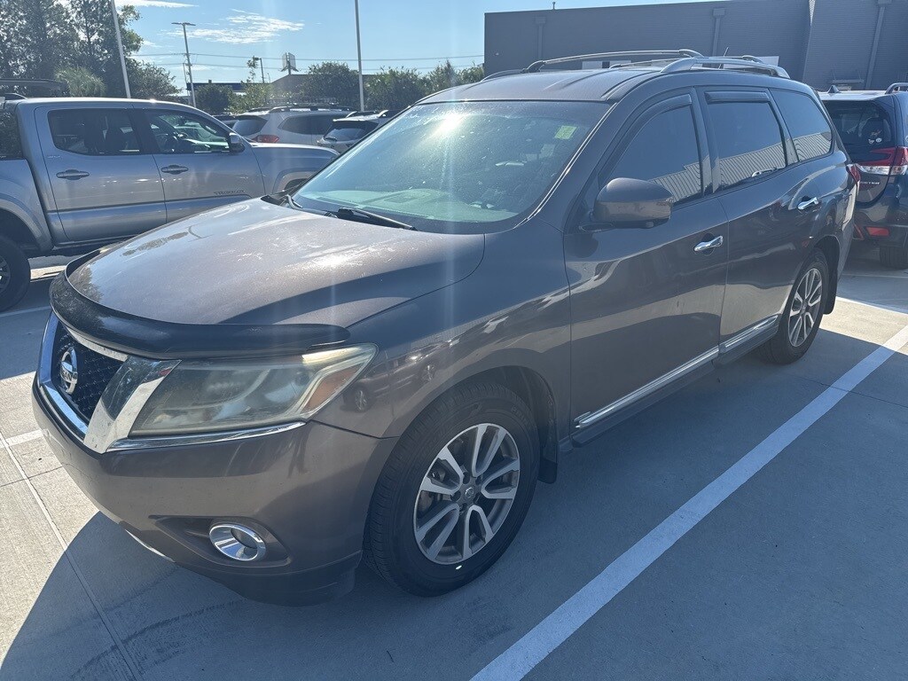 2015 Nissan Pathfinder SL photo 3